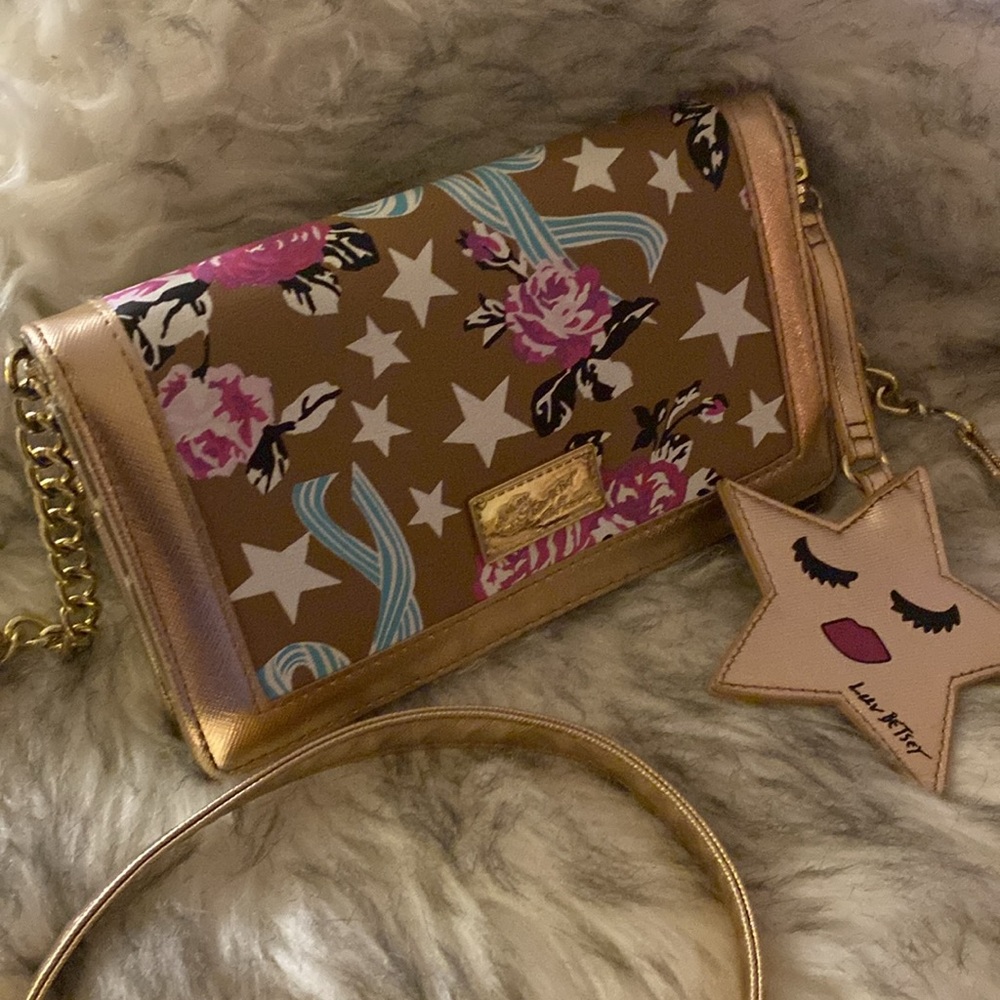 LUV BETSet by  BETSEY JOHNSON cross body purse